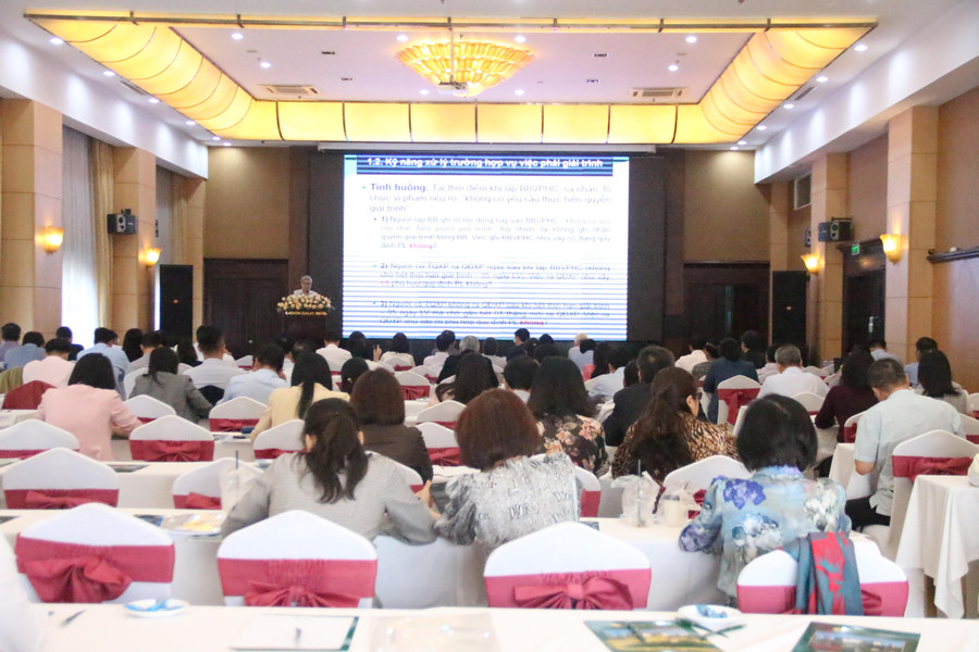 Nguyên Phó chánh thanh tra Bộ GD&ĐT Phạm Ngọc Trúc trả lời thắc mắc của các thành viên tham dự hội nghị. Nguyên Phó chánh thanh tra Bộ GD&ĐT Phạm Ngọc Trúc trả lời thắc mắc của các thành viên tham dự hội nghị.