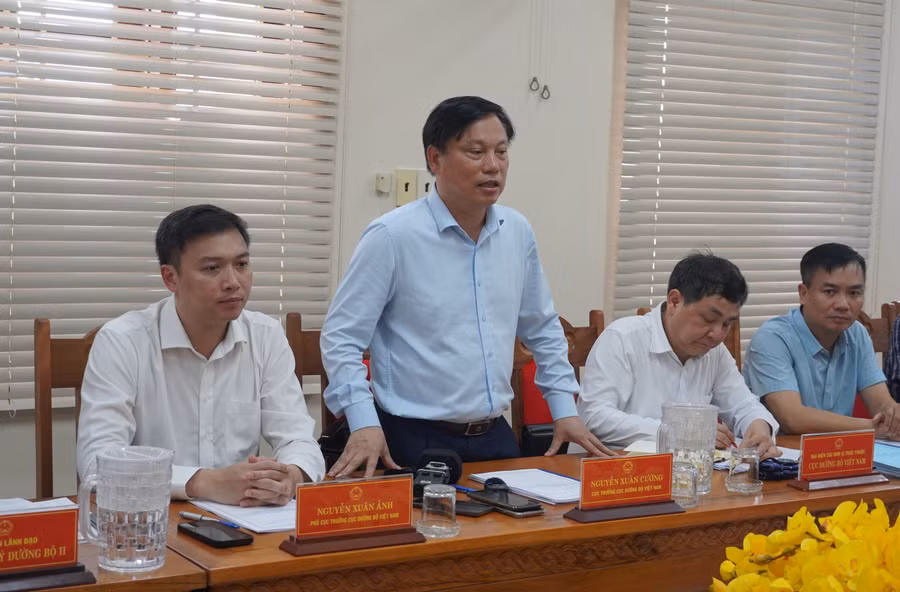 Ông Nguyễn Xuân Cường, Cục trưởng Cục ĐBVN giải trình về phương án phân luồng.