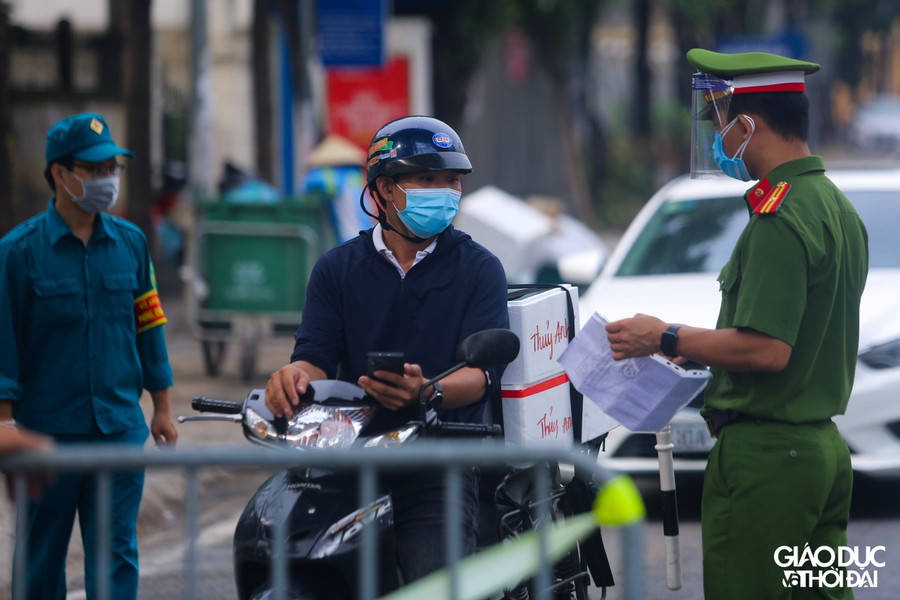 Bắt đầu từ trưa nay, nhiều chốt sẽ kiểm soát chặt chẽ cả lịch trực, văn bản phân công nhiệm vụ của mỗi người.