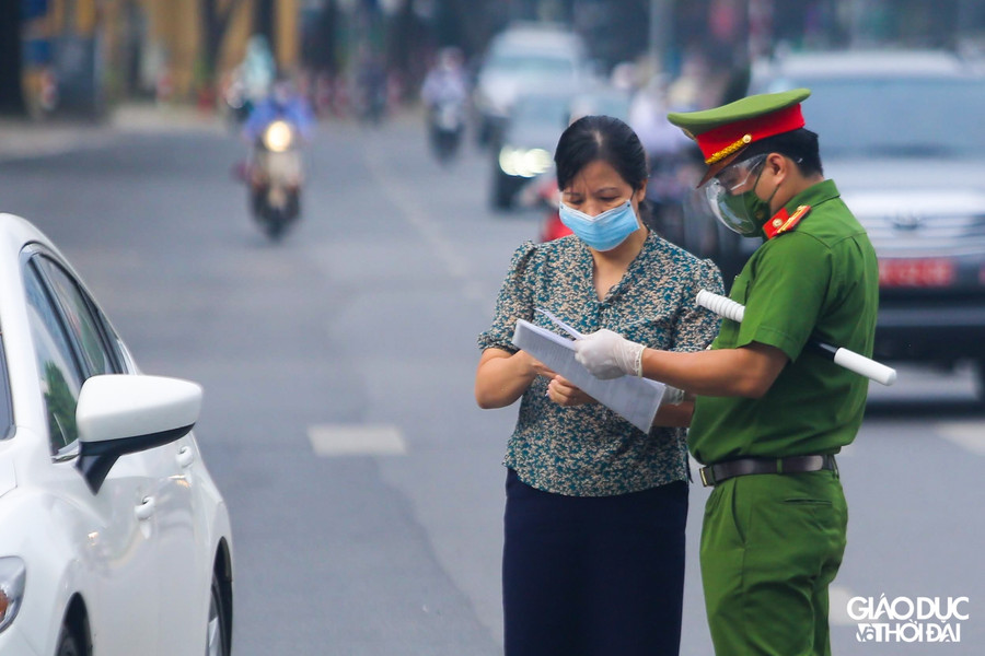 Trước đó, UBND TP.Hà Nội có chỉ đạo về việc cấp và sử dụng giấy đi đường trong thời gian giãn cách xã hội.