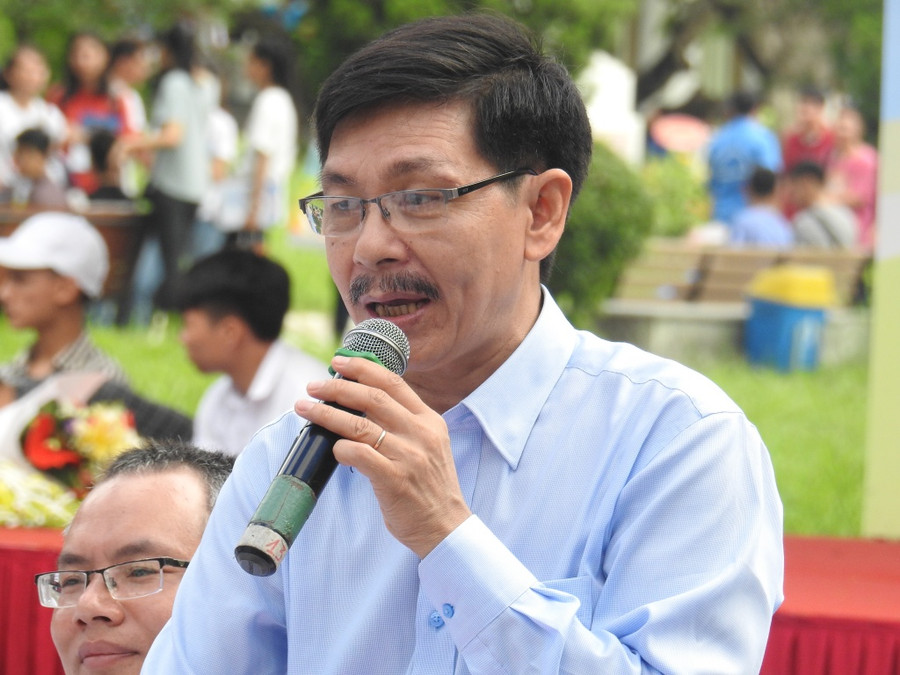 PGS.TS Trần Văn Tớp: Xã hội Việt Nam là xã hội “sính” bằng cấp PGS.TS Trần Văn Tớp: Xã hội Việt Nam là xã hội “sính” bằng cấp