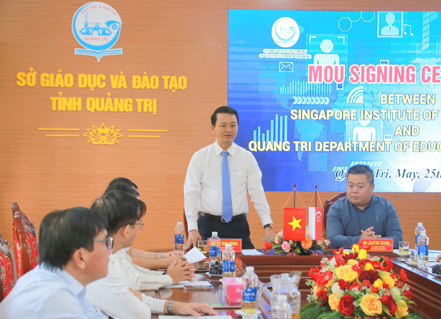 Ông Võ Văn Minh – Phó Giám đốc Sở GD&ĐT Quảng Trị đánh giá, Singapore môi trường học tập rất tốt cho sinh viên. Ông Võ Văn Minh – Phó Giám đốc Sở GD&ĐT Quảng Trị đánh giá, Singapore môi trường học tập rất tốt cho sinh viên.