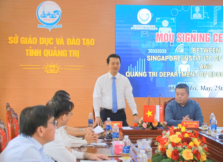 Ông Võ Văn Minh – Phó Giám đốc Sở GD&amp;ĐT Quảng Trị đánh giá, Singapore môi trường học tập rất tốt cho sinh viên.