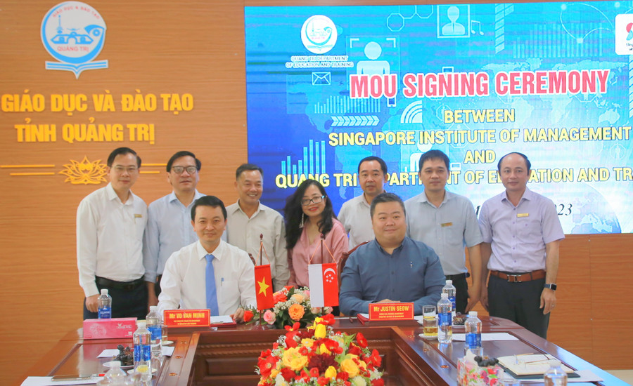 Lãnh đạo Sở GD&ĐT Quảng Trị và đại diện Học viện quản lý giáo dục Singapore đã ký kết biên bản ghi nhớ hợp tác. Lãnh đạo Sở GD&ĐT Quảng Trị và đại diện Học viện quản lý giáo dục Singapore đã ký kết biên bản ghi nhớ hợp tác.