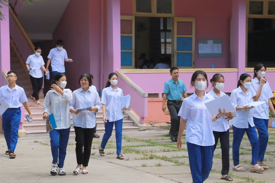 Thí sinh Quảng Trị thở phào sau bài thi tổ hợp KHTN, KHXH.