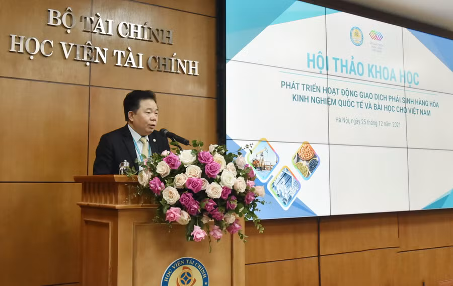 PGS. TS Nguyễn Trọng Cơ phát biểu tại hội thảo