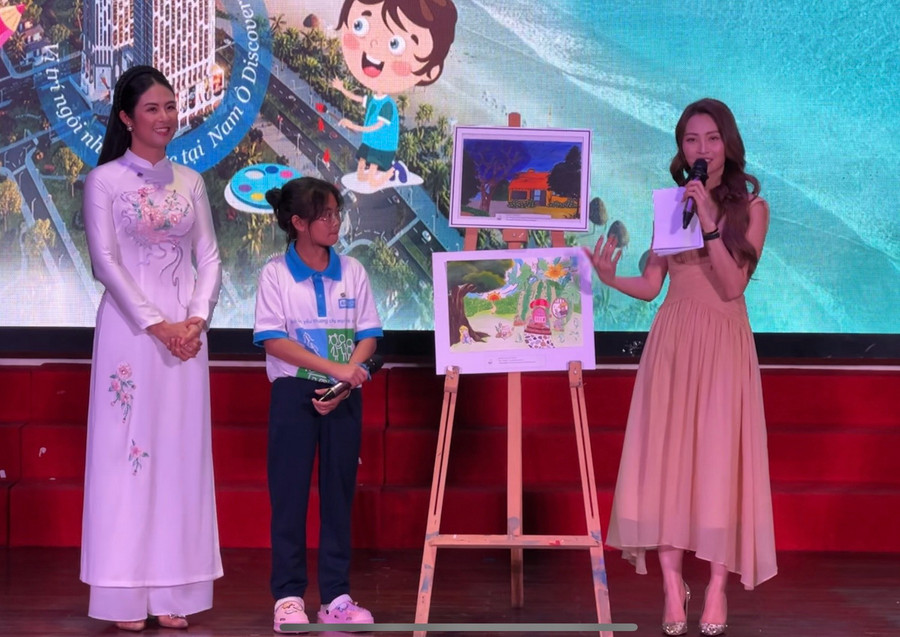 Hoa hậu Việt Nam Ngọc Hân giao lưu với thí sinh đạt giải Nghị lực. Hoa hậu Việt Nam Ngọc Hân giao lưu với thí sinh đạt giải Nghị lực.