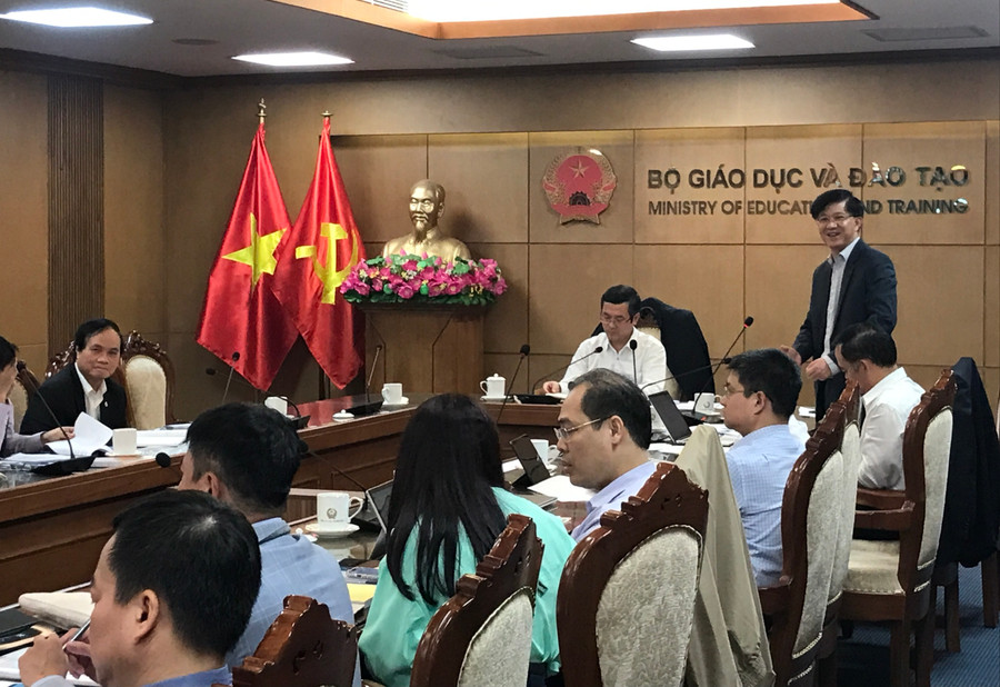 Vụ trưởng Vụ Khoa học, công nghệ &amp; môi trường Trịnh Xuân Hiếu phát biểu ý kiến.