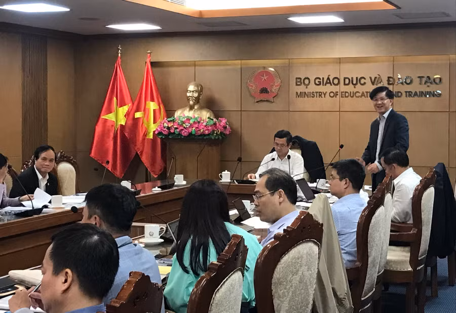 Vụ trưởng Vụ Khoa học, công nghệ &amp; môi trường Trịnh Xuân Hiếu phát biểu ý kiến.