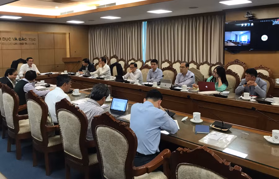 Đại diện các bộ, ngành, đại học và trường đại học tham gia cuộc họp.