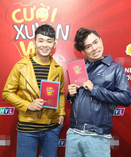 Hoài Linh ngồi bệt ăn cơm hộp cùng các diễn viên trẻ trong hậu trường - Ảnh 16 Hoai Linh ngoi bet an com hop cung cac dien vien tre trong hau truong - Anh 16