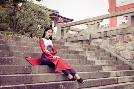 Hoa hậu Ngọc Hân khoe sắc với áo dài ở Nhật Bản - Ảnh 8 Hoa hau Ngoc Han khoe sac voi ao dai o Nhat Ban - Anh 8