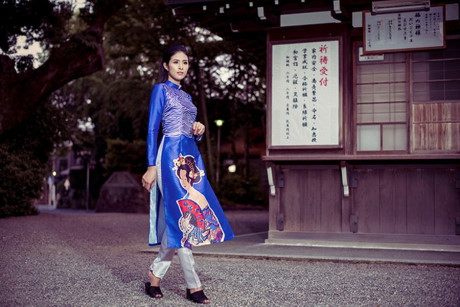 Hoa hậu Ngọc Hân khoe sắc với áo dài ở Nhật Bản - Ảnh 2 Hoa hau Ngoc Han khoe sac voi ao dai o Nhat Ban - Anh 2