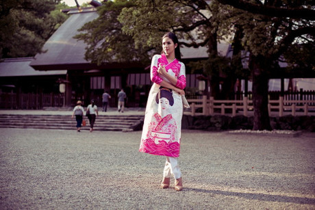 Hoa hậu Ngọc Hân khoe sắc với áo dài ở Nhật Bản - Ảnh 5 Hoa hau Ngoc Han khoe sac voi ao dai o Nhat Ban - Anh 5