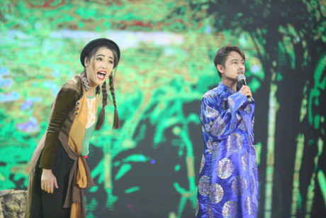 Hoài Linh ngồi bệt ăn cơm hộp cùng các diễn viên trẻ trong hậu trường - Ảnh 6 Hoai Linh ngoi bet an com hop cung cac dien vien tre trong hau truong - Anh 6