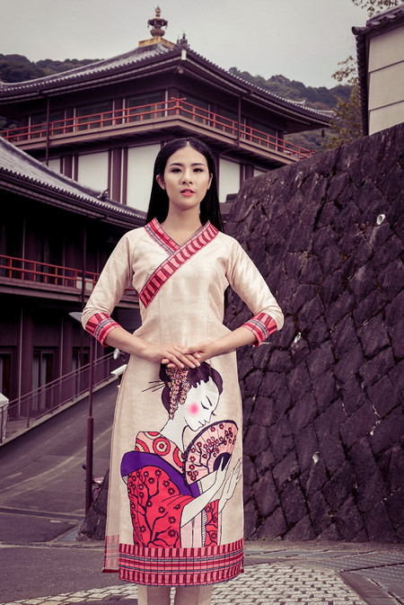 Hoa hậu Ngọc Hân khoe sắc với áo dài ở Nhật Bản - Ảnh 3 Hoa hau Ngoc Han khoe sac voi ao dai o Nhat Ban - Anh 3