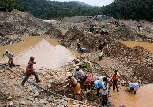 Colombian gold prospectors mine for the precious metal on the river Dagau, Zaragoza province, Cauca, Colombia on November 17, 2009. About 8,000 gold prospectors work illegally on the Dagua river to support their families, local authorities said