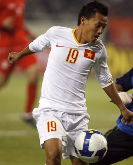 Thành Lương mang về cho ĐTVN một quả 11m trong trận đấu này Thành Lương mang về cho ĐTVN một quả 11m trong trận đấu này