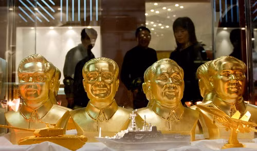 Gold busts of (l-r) Chinese leaders President Hu Jintao, former president Jiang Zemin, late patriarch Deng Xiaoping and Mao Zedong, are displayed at a gold exhibition in Beijing, China on November 8, 2009