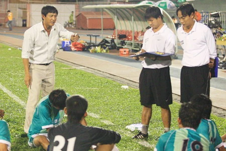 Navi Bank Cup 2010: HAGL và Navi Bank vào chung kết