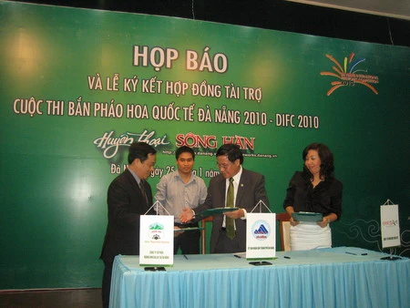 Cuộc thi Bắn pháo hoa quốc tế &quot; Huyền thoại sông Hàn&quot;