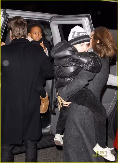 Jolie - Pitt đưa các con đi xem âm nhạc đầu năm ảnh 3