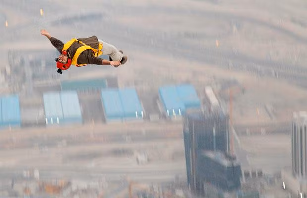 Brazil’s Bale de Rua make their Australian debut by performing as part of the Sydney Festival in front of the Sydney Opera House