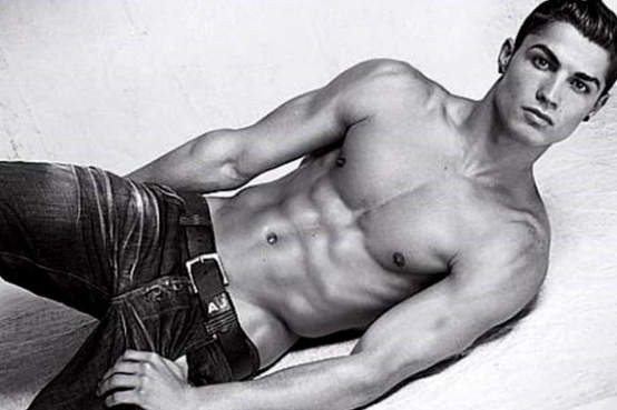 Đây là những ảnh quảng cáo mới của Cristiano Ronaldo đại diện cho Armani