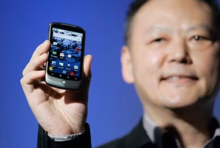 Peter Chou, chief executive of HTC, holds the Google Nexus One smartphone his company will produce, running the Android platform, during the unveiling of the first mobile phone the internet company will sell directly to consumers, during a news conference at Google headquarters in Mountain View, California January 5, 2010. (Xinhua/AFP Photo)