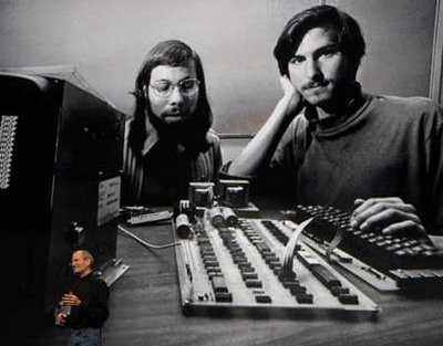 Bức ảnh giám đốc điều hành Steve Jobs và người đồng sáng lập Steve Wozniak thời kỳ đầu của Apple Bức ảnh giám đốc điều hành Steve Jobs và người đồng sáng lập Steve Wozniak thời kỳ đầu của Apple
