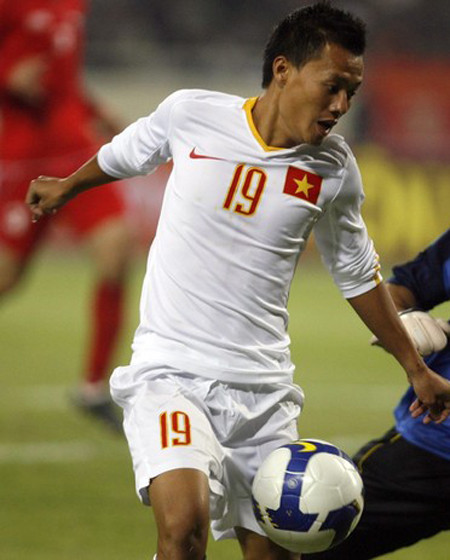 Thành Lương mang về cho ĐTVN một quả 11m trong trận đấu này Thành Lương mang về cho ĐTVN một quả 11m trong trận đấu này