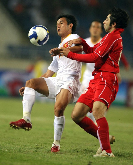 Dù thiếu người trong phần lớn thời gian của hiệp hai nhưng ĐTVN (áo trắng) đã có một trận đấu rất ấn tượng Dù thiếu người trong phần lớn thời gian của hiệp hai nhưng ĐTVN (áo trắng) đã có một trận đấu rất ấn tượng