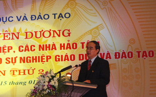 Vinh danh những tấm lòng vàng cho sự nghiệp GD&ĐT ảnh 3 Phó Thủ tướng, Bộ trưởng Bộ GD&ĐT Nguyễn Thiện Nhân phát biểu