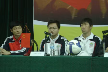 HLV Gao Hongbo (phải) khẳng định ĐT Trung Quốc sẽ chơi tấn công 