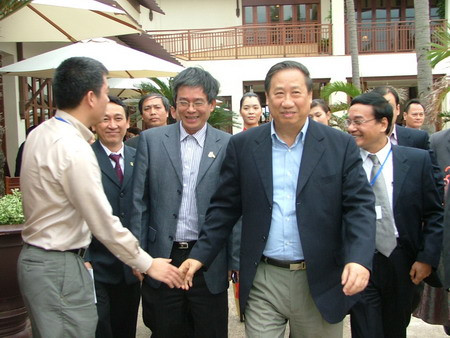 Phó Thủ tướng kiêm Bộ trưởng Bộ Ngoại giao Phạm Gia Khiêm và đoàn quan chức cấp cao sau cuộc họp