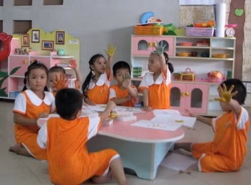 Nâng dần định mức chi thường xuyên cho trẻ mẫu giáo 5 tuổi.