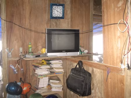 Tivi được "chia sẻ" giữa 2 phòng