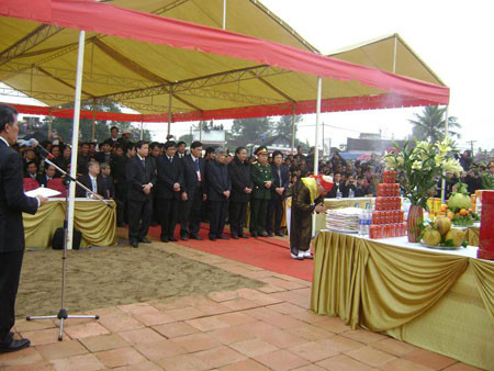 Các đồng chí lãnh đạo Đảng và Nhà nước tham dự buổi lễ