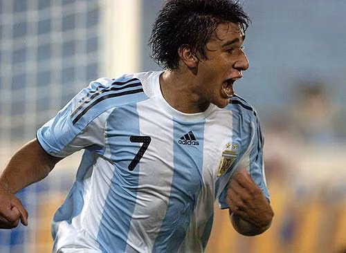 Atletico Madrid tậu tài năng trẻ Argentina