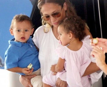 Jennifer Lopez: &quot;Tôi không bao giờ thụ tinh trong ống nghiệm&quot;