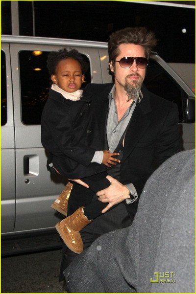 Jolie - Pitt đưa các con đi xem âm nhạc đầu năm ảnh 1