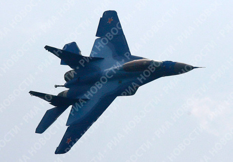 Máy bay chiến đấu MiG-29K trong cuộc Triển lãm hàng không quốc tế MAKS lần thứ 8 năm 2007 diễn ra tại Zhukovsky, Nga A deck-based MiG-29K fighter during a demonstration flight at the 8th MAKS-2007 International Air Show in Zhukovsky, Russia