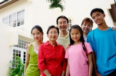 Dạy trẻ lễ phép ảnh 3 Ông bà sẽ vui lòng khi thấy các cháu ngoan ngoãn, lễ phép. Ảnh: Getty image.