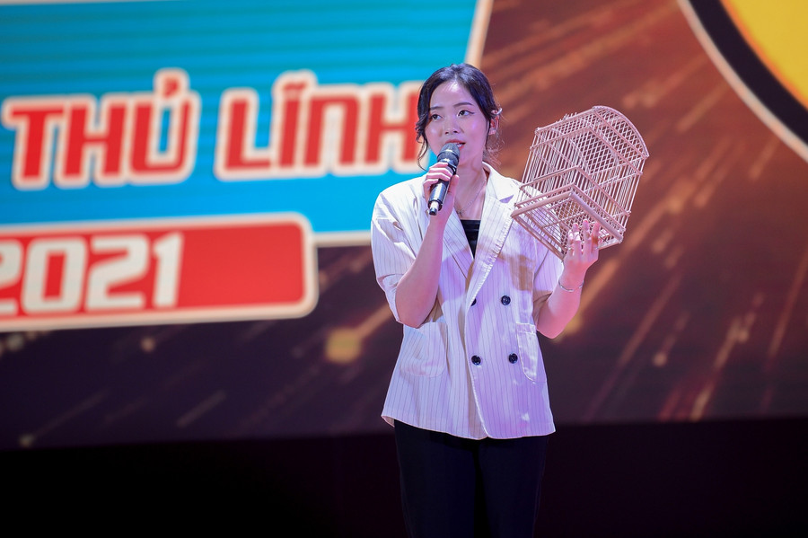 Vòng hùng biện cuối cùng với sự so tài của 5 thí sinh xuất sắc nhất đã thể hiện bản lĩnh và sức sáng tạo của sinh viên trường Đoàn, các thí sinh bốc thăm ngẫu nhiên 4 đồ vật do Ban Tổ chức chuẩn bị trước sau đó xây dựng một bài hùng biện dựa trên cảm hứng từ đồ vật đó.