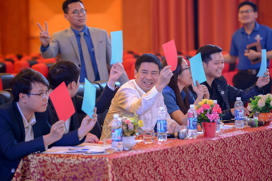 Các thí sinh lần lượt vượt qua vòng tranh biện đầy căng thẳng, gay cấn với các chủ đề nóng hổi: khởi nghiệp từ khi còn học Đại học, đi làm thêm hay tham gia hoạt động Đoàn, sống nhanh hay sống chậm và truyền thông liệu có nghĩ thay cho giới trẻ.