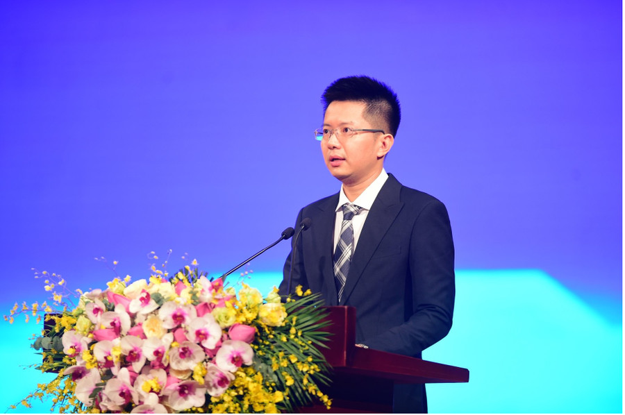 Ông Lê Việt Hòa - Giám đốc Công ty VTC Online phát biểu khai mạc buổi lễ. Ông Lê Việt Hòa - Giám đốc Công ty VTC Online phát biểu khai mạc buổi lễ.