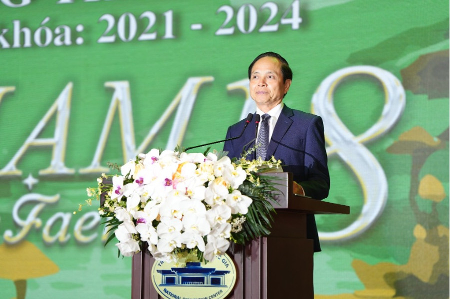 PGS.TS Nguyễn Quang Liệu chia sẻ trong lễ tri ân.