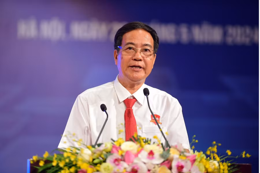 NGƯT Nguyễn Linh đại diện cho các thầy cô giáo chia sẻ tại buổi lễ.