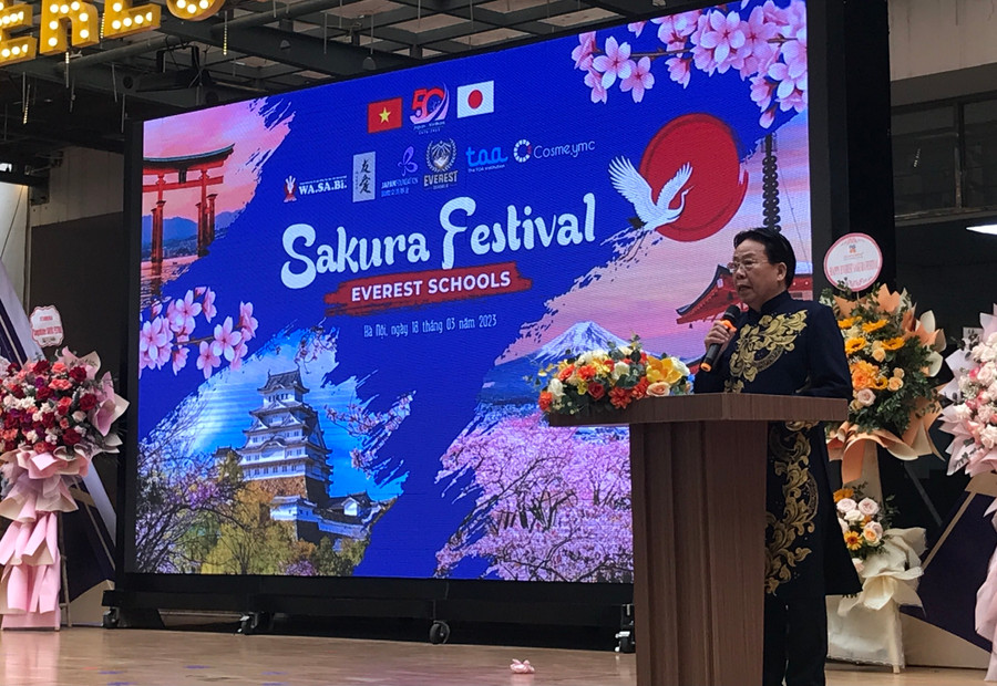 TSKH Nghiêm Vũ Khải - Chủ tịch Hội đồng trường Hệ thống Giáo dục Everest phát biểu tại buổi lễ. TSKH Nghiêm Vũ Khải - Chủ tịch Hội đồng trường Hệ thống Giáo dục Everest phát biểu tại buổi lễ.