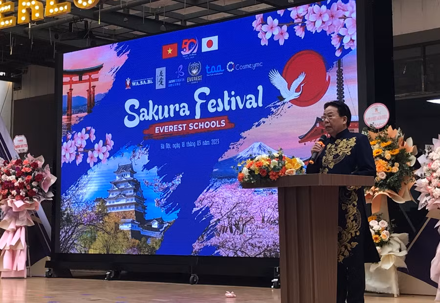 TSKH Nghiêm Vũ Khải - Chủ tịch Hội đồng trường Hệ thống Giáo dục Everest phát biểu tại buổi lễ.